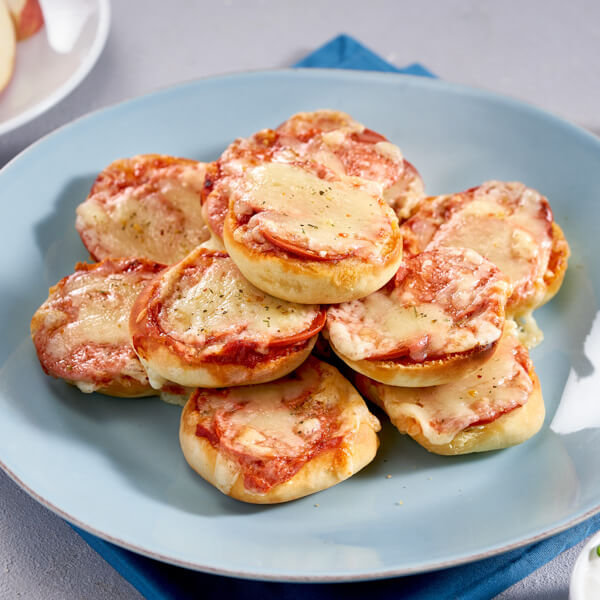 https://milkclub.milk.org/MilkClub/media/Milk-Club/Recipes/Mini%20Pita%20Pizzas/Mobile-Kid-Friendly-05-17-DFO_3_MiniPitaPizzas_Sq.jpg?ext=.jpg